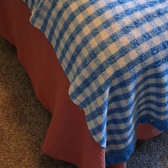 Vintage Blue and White Checkered Full Size Lightweight Blanket. - Picture 6 of 10